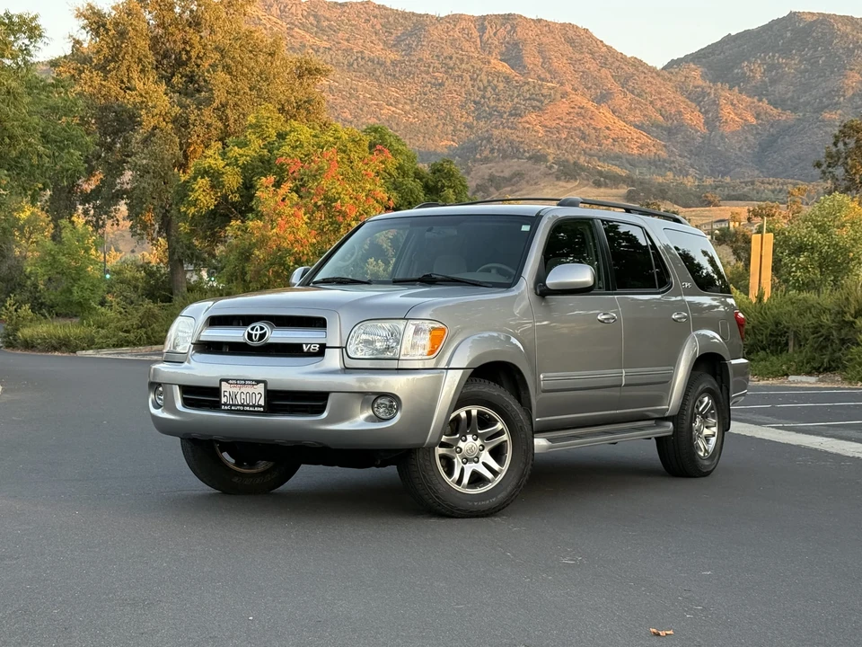 2005 Toyota Sequoia 1st Gen - Image 2 of 31