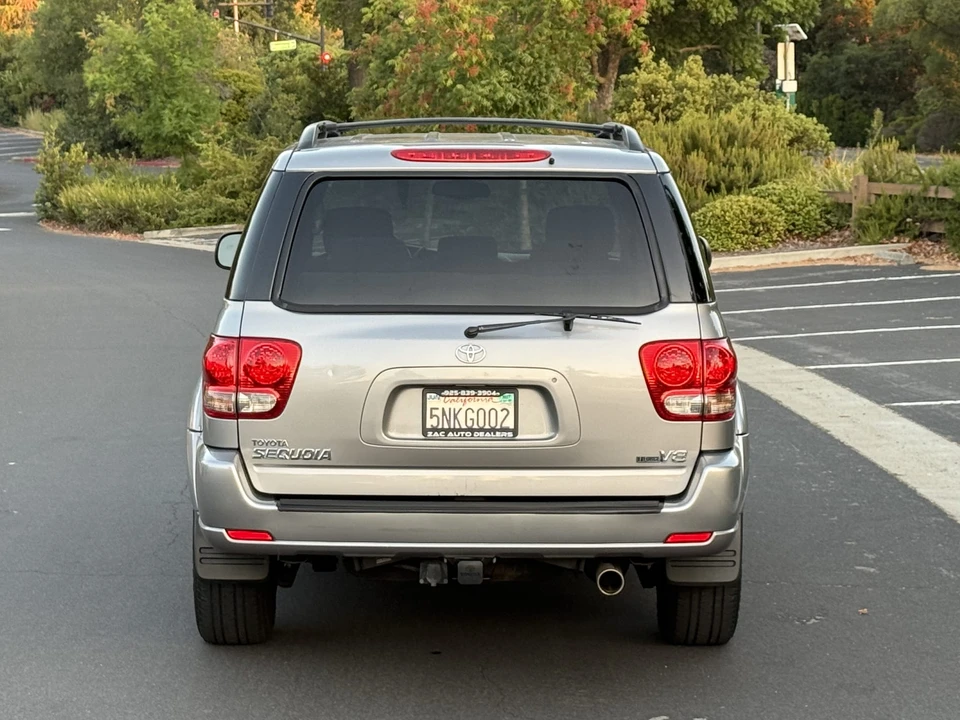 2005 Toyota Sequoia 1st Gen - Image 28 of 31