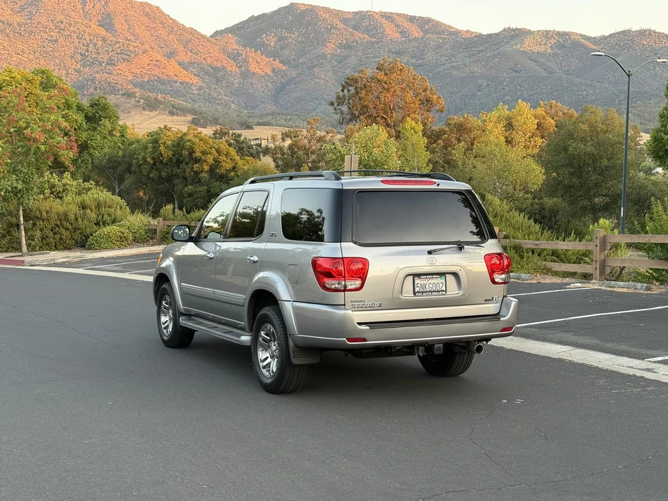 2005 Toyota Sequoia 1st Gen - Image 27 of 31