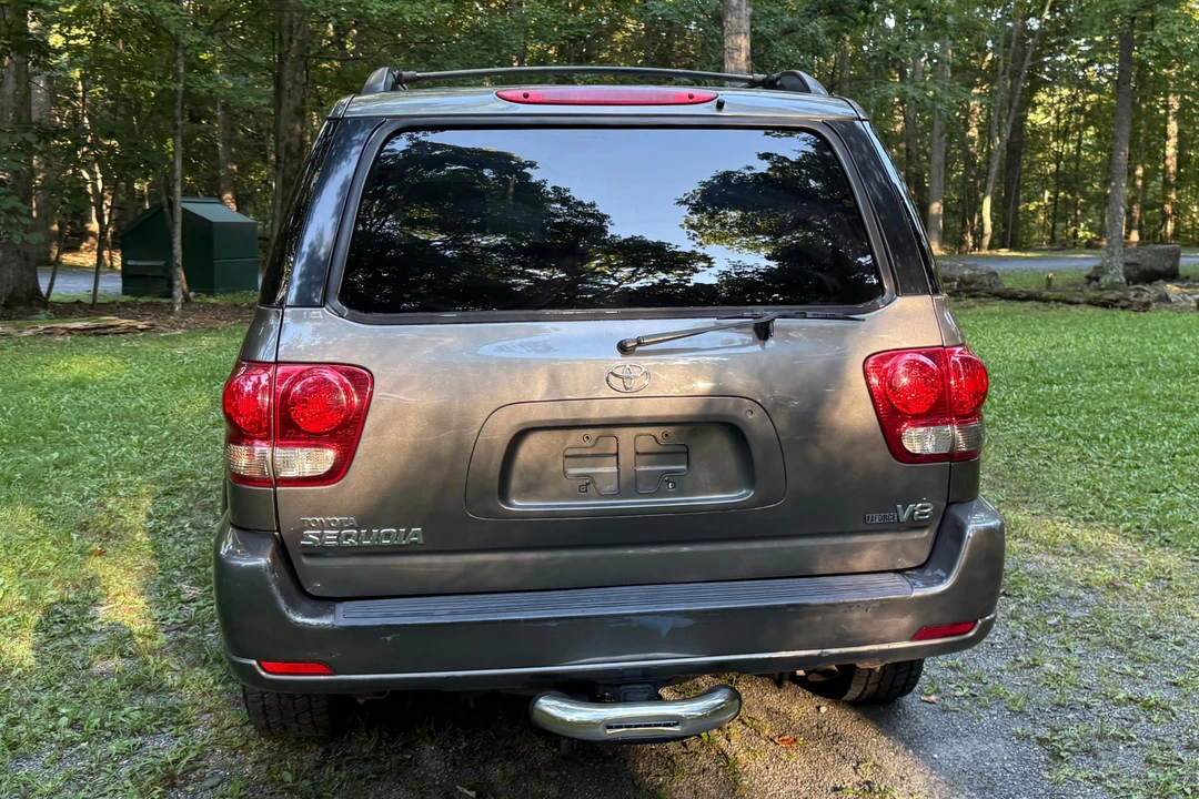 2005 Toyota Sequoia 1st Gen - Image 5 of 31