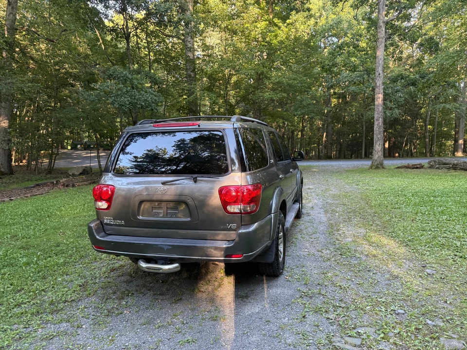 2005 Toyota Sequoia 1st Gen - Image 24 of 31