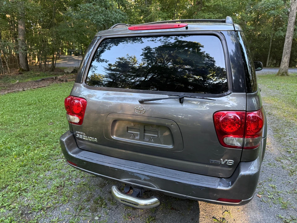 2005 Toyota Sequoia 1st Gen - Image 23 of 31