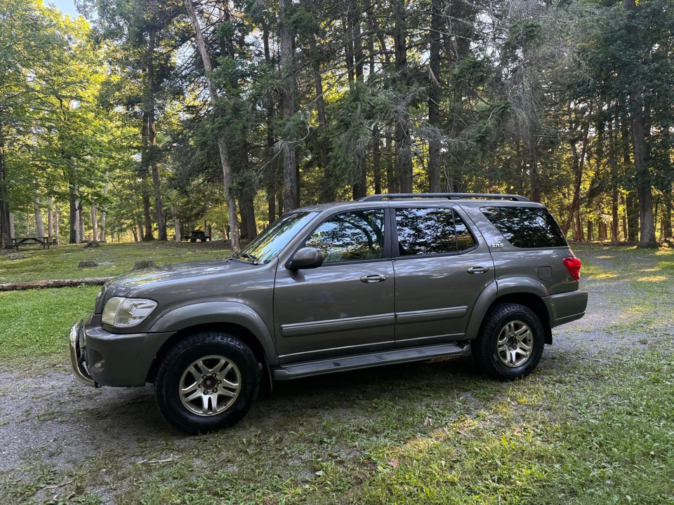 2005 Toyota Sequoia 1st Gen - Image 12 of 31