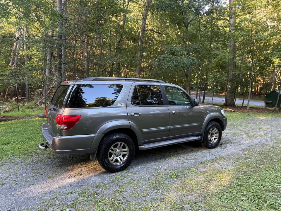 2005 Toyota Sequoia 1st Gen - Image 28 of 31