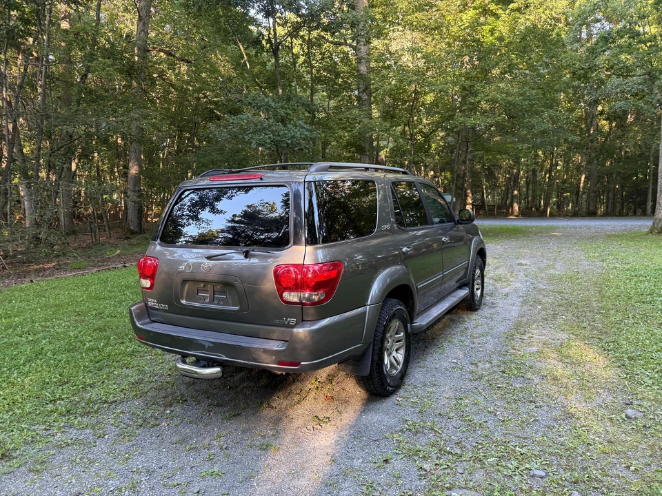 2005 Toyota Sequoia 1st Gen - Image 25 of 31