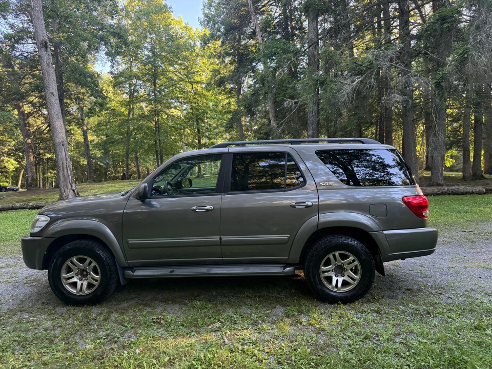 2005 Toyota Sequoia 1st Gen - Image 15 of 31