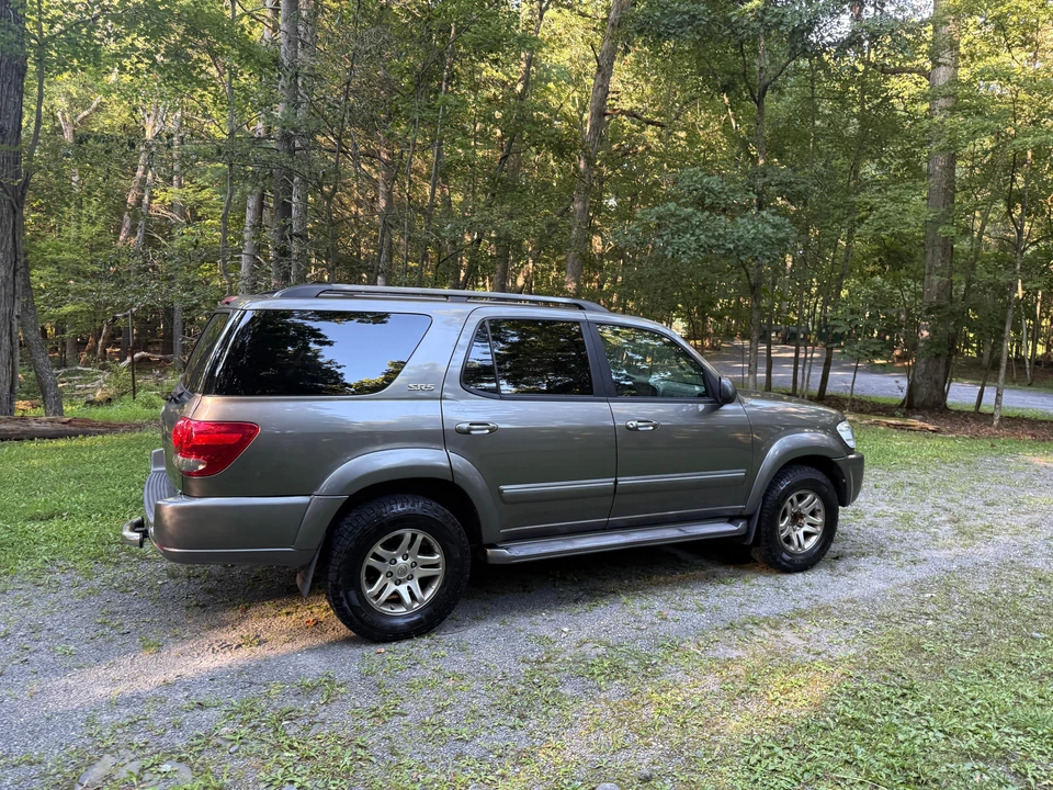 2005 Toyota Sequoia 1st Gen - Image 29 of 31