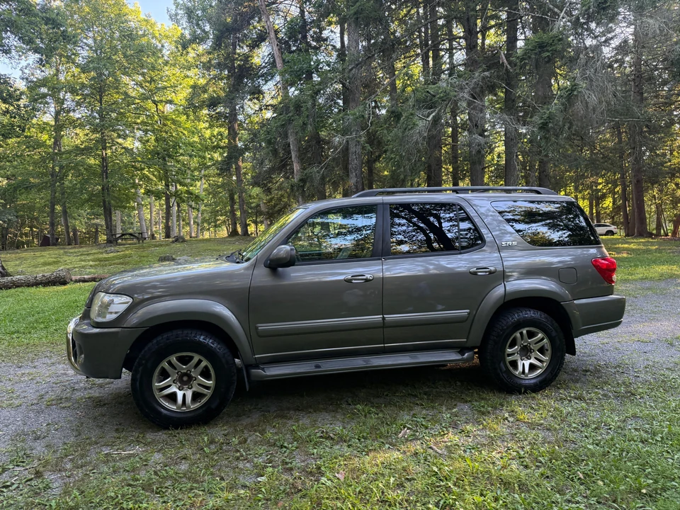 2005 Toyota Sequoia 1st Gen - Image 13 of 31