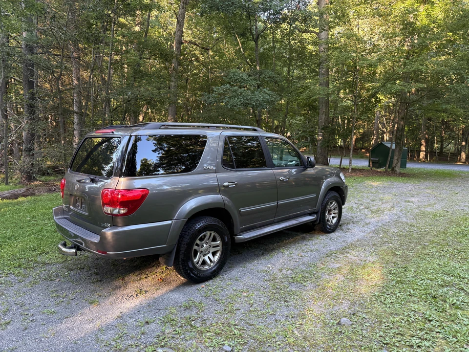 2005 Toyota Sequoia 1st Gen - Image 27 of 31