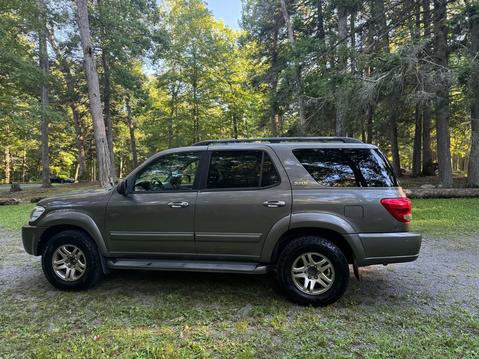 2005 Toyota Sequoia 1st Gen - Image 16 of 31