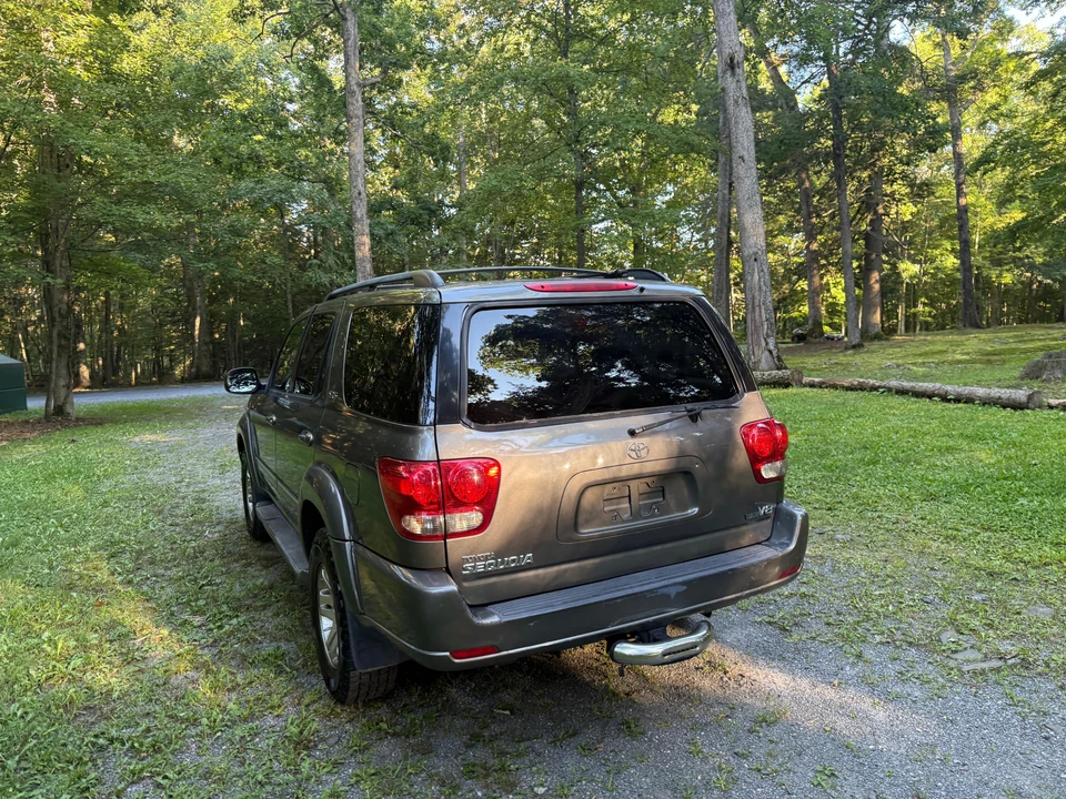 2005 Toyota Sequoia 1st Gen - Image 21 of 31