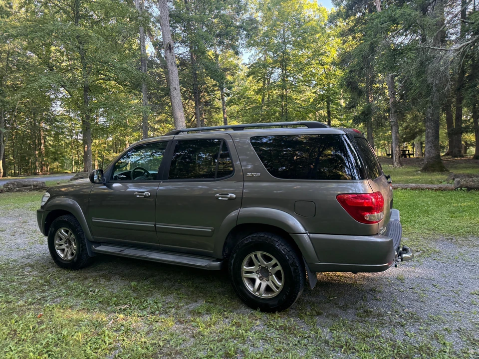 2005 Toyota Sequoia 1st Gen - Image 18 of 31