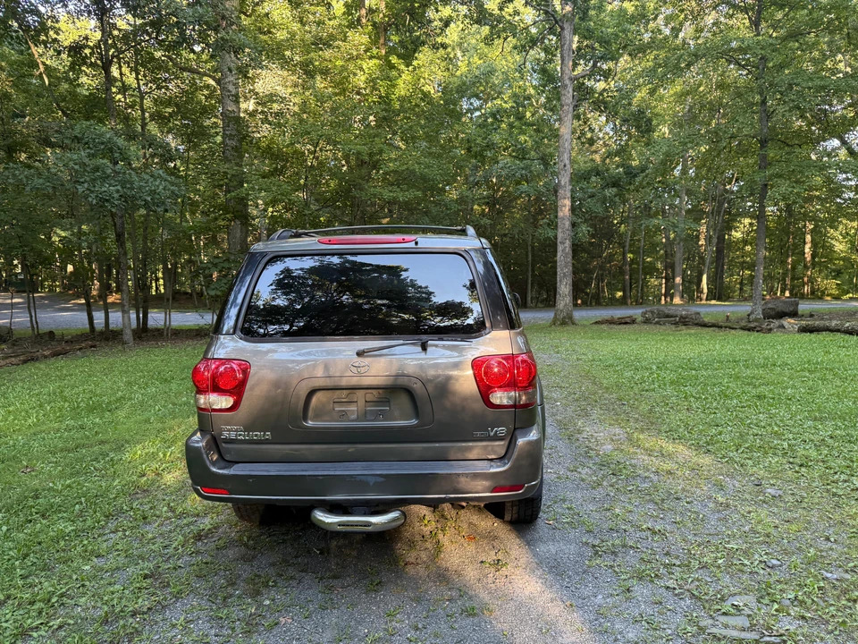 2005 Toyota Sequoia 1st Gen - Image 22 of 31