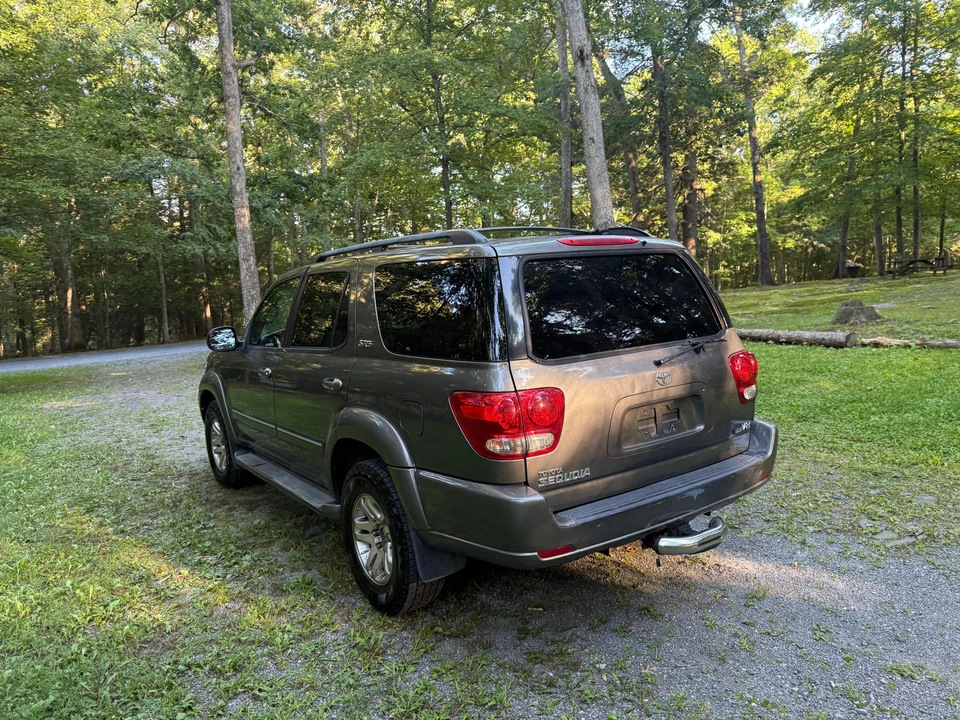2005 Toyota Sequoia 1st Gen - Image 20 of 31