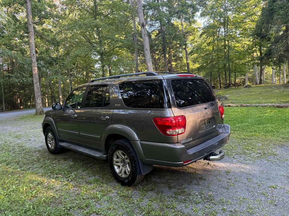 2005 Toyota Sequoia 1st Gen - Image 19 of 31