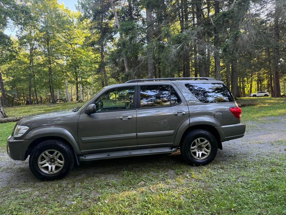 2005 Toyota Sequoia 1st Gen - Image 14 of 31