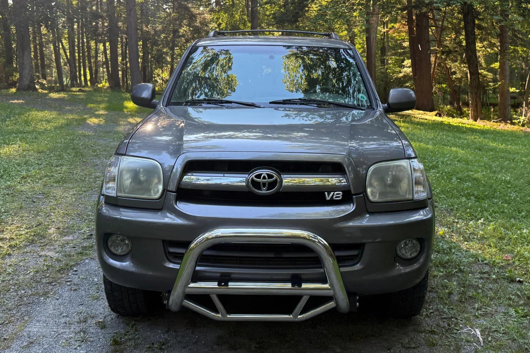 2005 Toyota Sequoia 1st Gen - Image 2 of 31