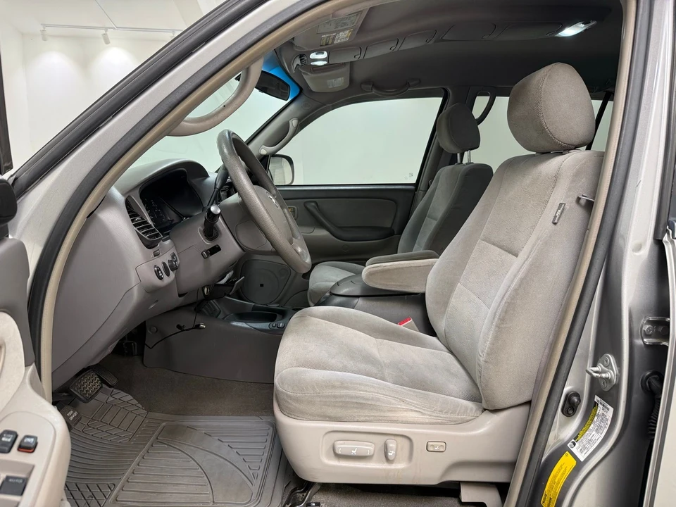 2005 Toyota Sequoia 1st Gen - Image 14 of 21