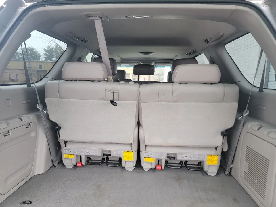 2005 Toyota Sequoia 1st Gen - Image 11 of 17