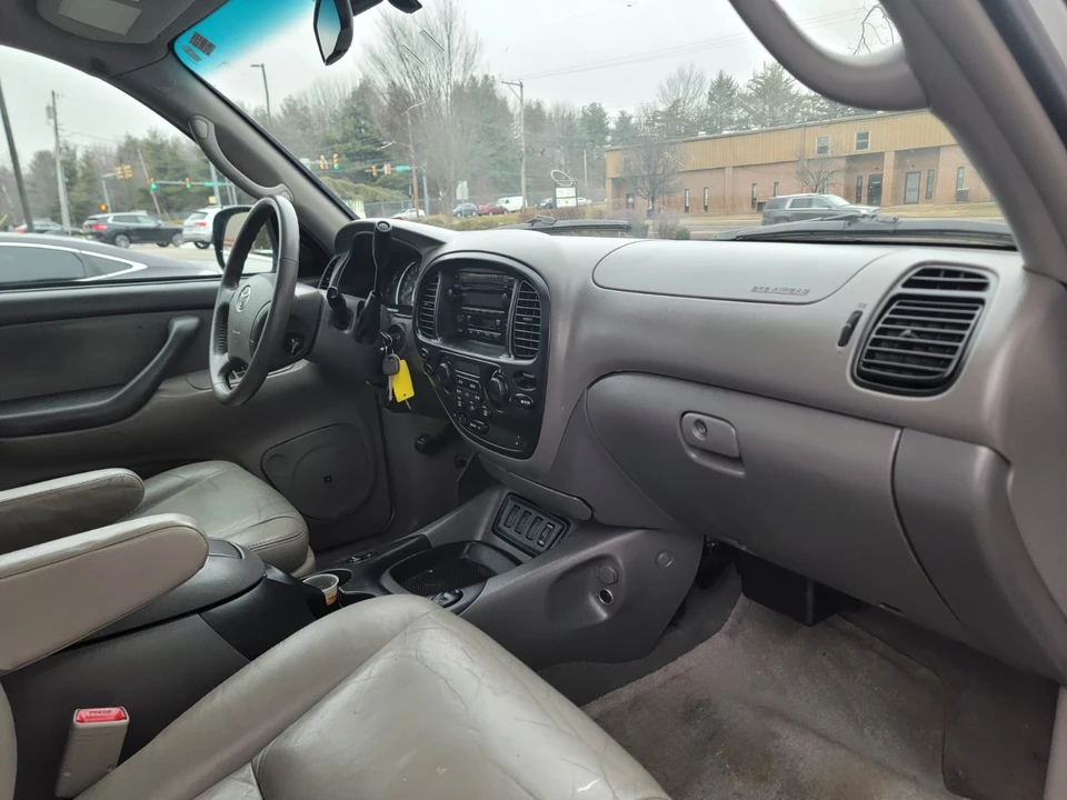 2005 Toyota Sequoia 1st Gen - Image 8 of 17