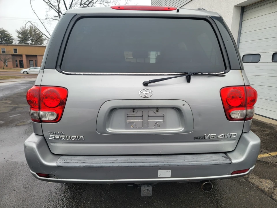 2005 Toyota Sequoia 1st Gen - Image 4 of 17