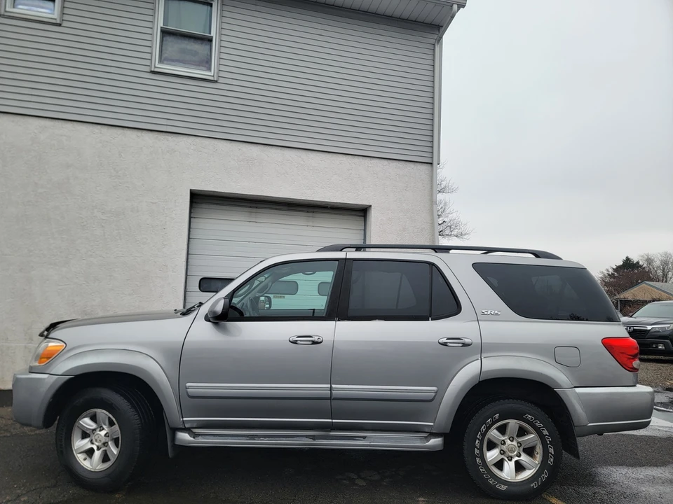 2005 Toyota Sequoia 1st Gen - Image 2 of 17