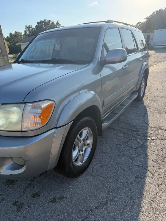 2005 Toyota Sequoia 1st Gen - Image 10 of 17