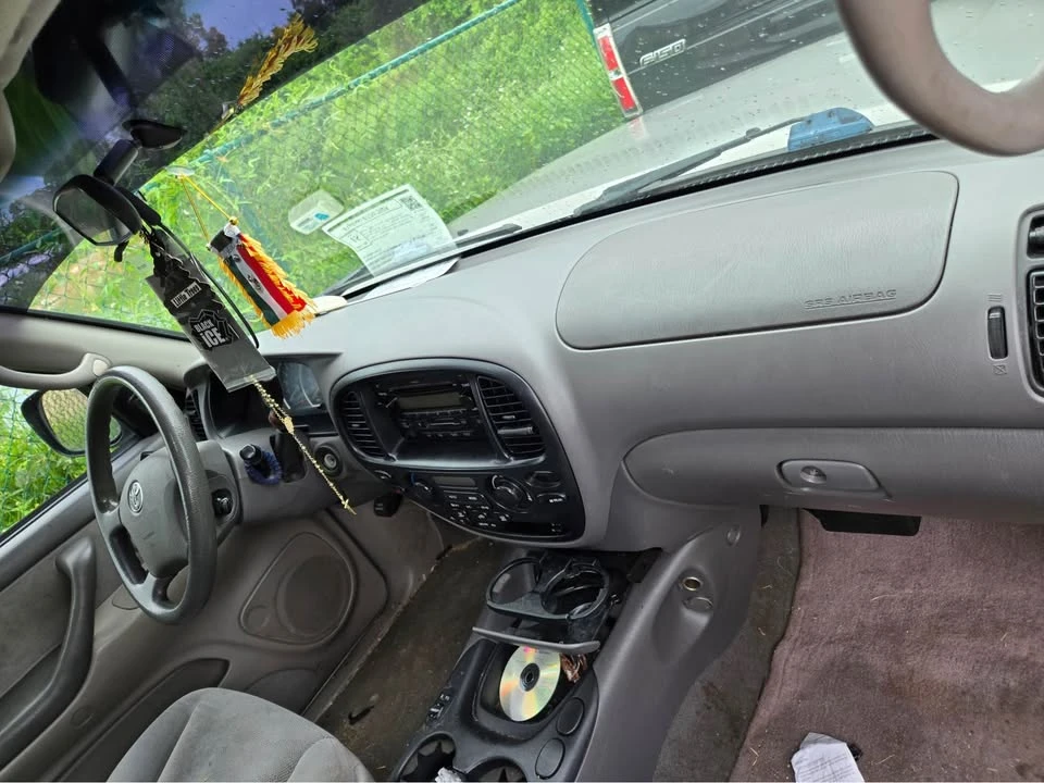 2005 Toyota Sequoia 1st Gen - Image 14 of 17