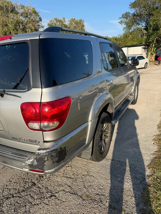 2005 Toyota Sequoia 1st Gen - Image 4 of 17