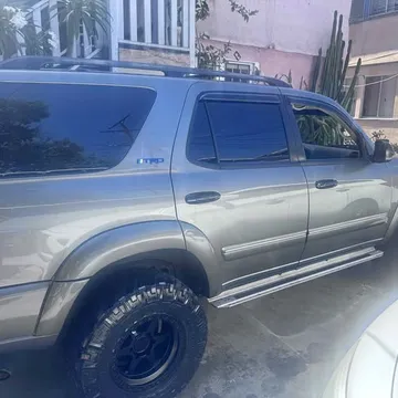 2005 Toyota Sequoia SR5