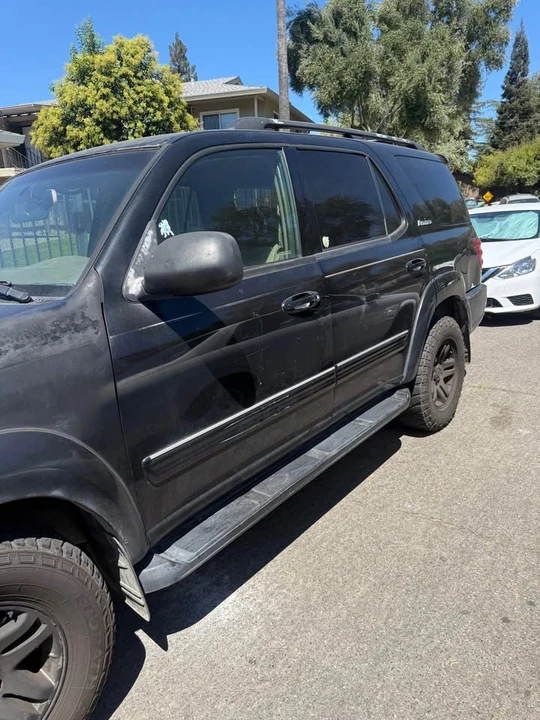 2005 Toyota Sequoia 1st Gen - Image 2 of 5