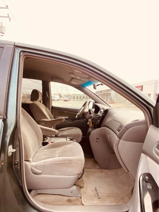 2005 Toyota Sienna 2nd Gen - Image 7 of 20