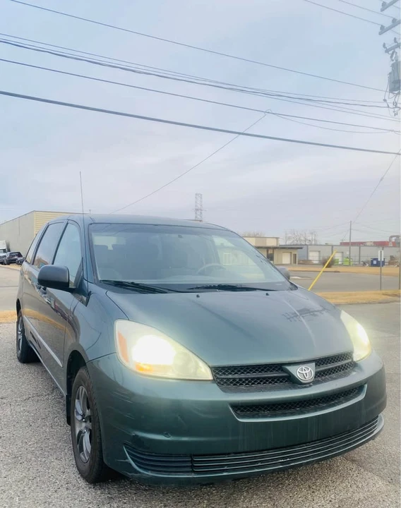 2005 Toyota Sienna 2nd Gen - Image 3 of 20