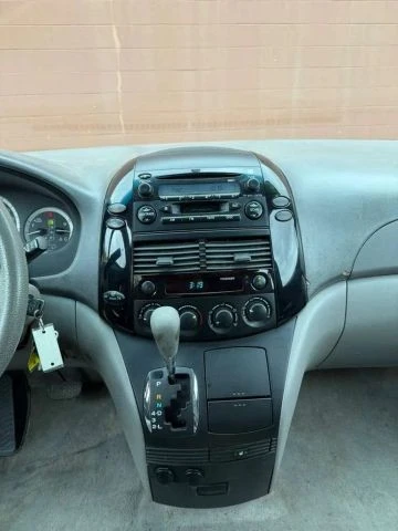 2005 Toyota Sienna 2nd Gen - Image 10 of 17
