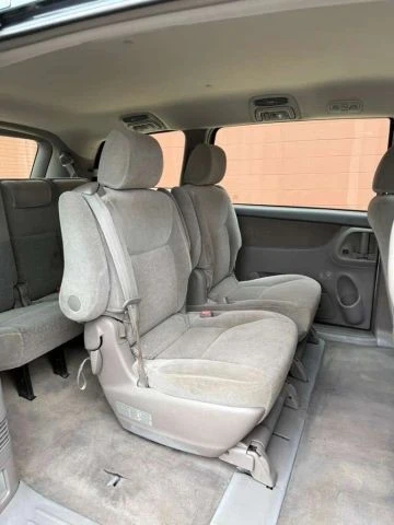 2005 Toyota Sienna 2nd Gen - Image 13 of 17