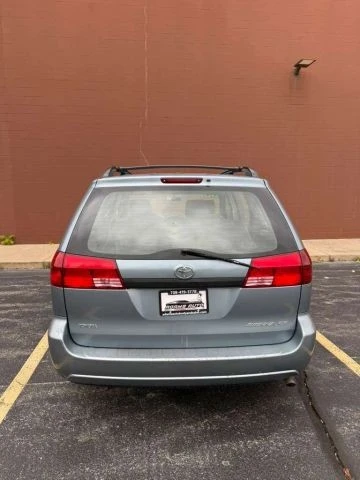 2005 Toyota Sienna 2nd Gen - Image 5 of 17