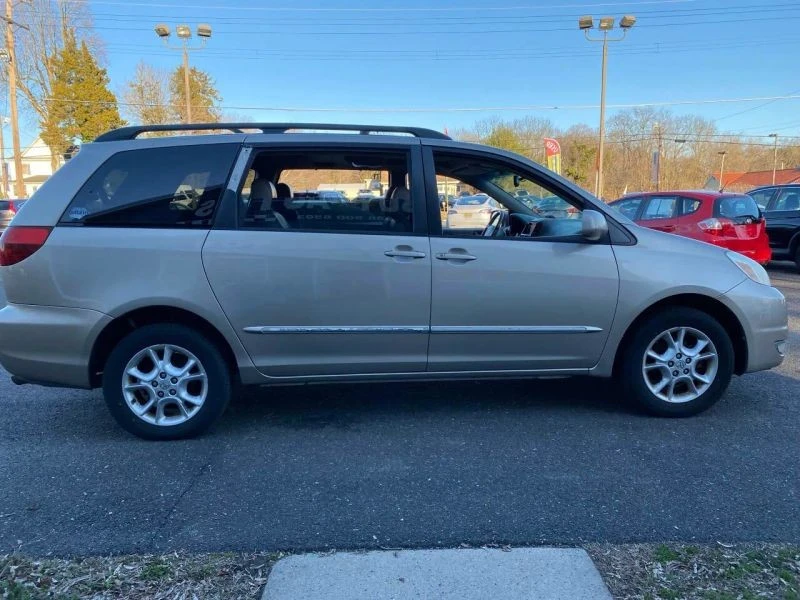2005 Toyota Sienna 2nd Gen - Image 8 of 12