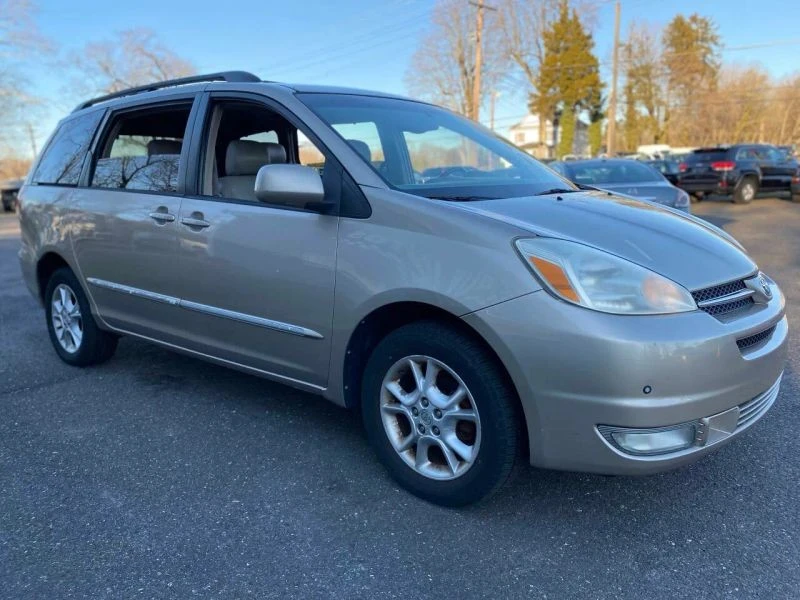 2005 Toyota Sienna 2nd Gen - Image 9 of 12