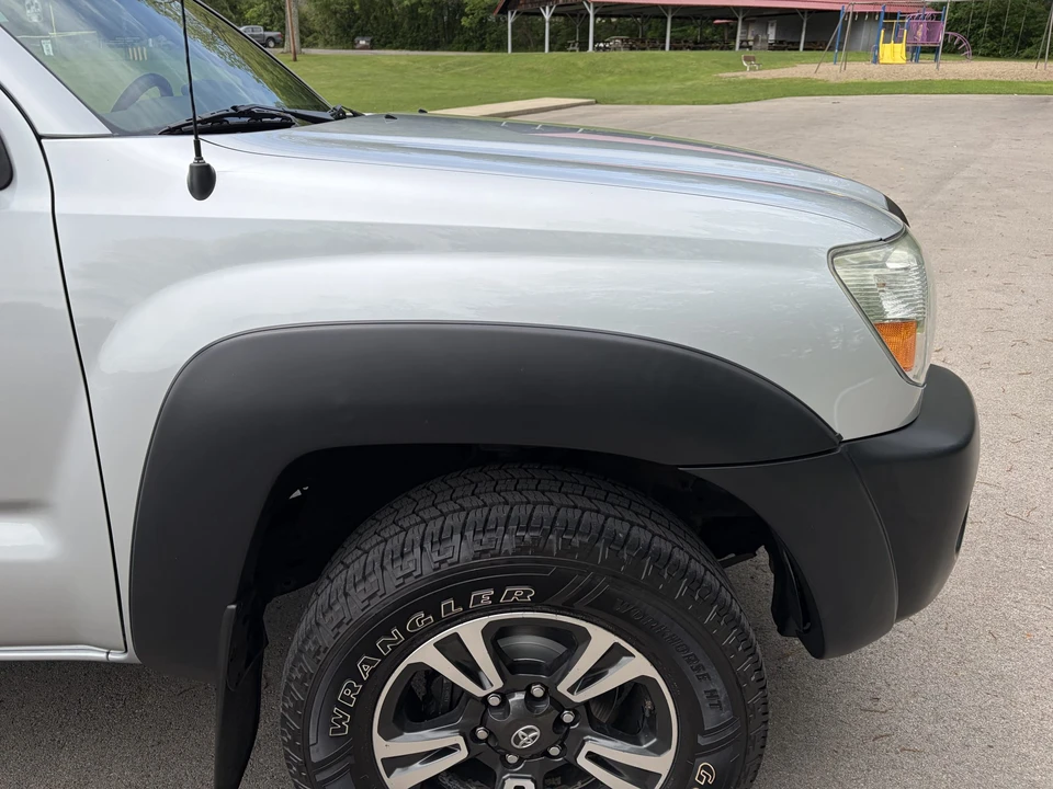 2005 Toyota Tacoma 2nd Gen - Image 17 of 31