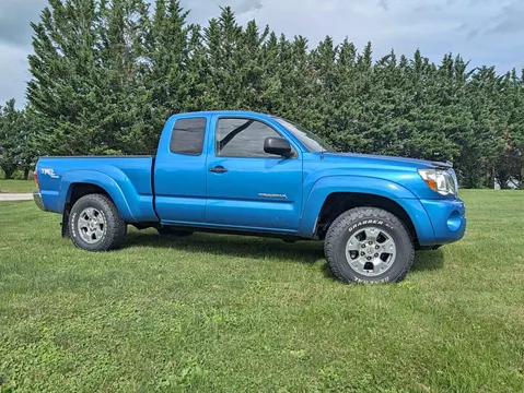 2005 Toyota Tacoma Access Cab TRD Off-Road Pickup 4D 6 ft