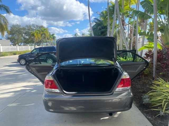 2005 Toyota Camry 5th Gen - Image 16 of 21