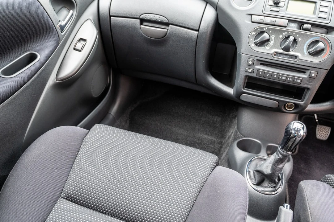 2005 Toyota Yaris - Image 12 of 30