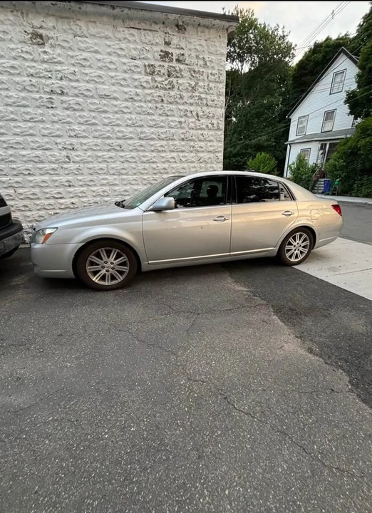 2005 Toyota Avalon 3rd Gen - Image 2 of 2