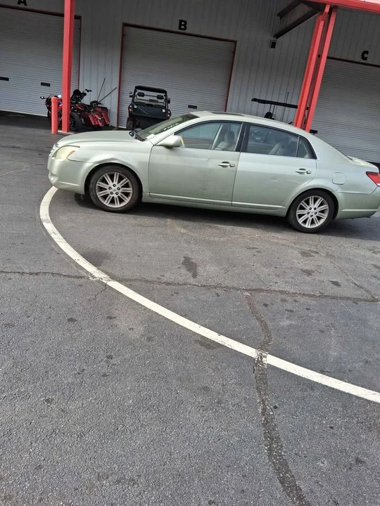 2005 Toyota Avalon 3rd Gen - Image 5 of 9