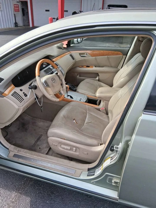 2005 Toyota Avalon 3rd Gen - Image 3 of 9