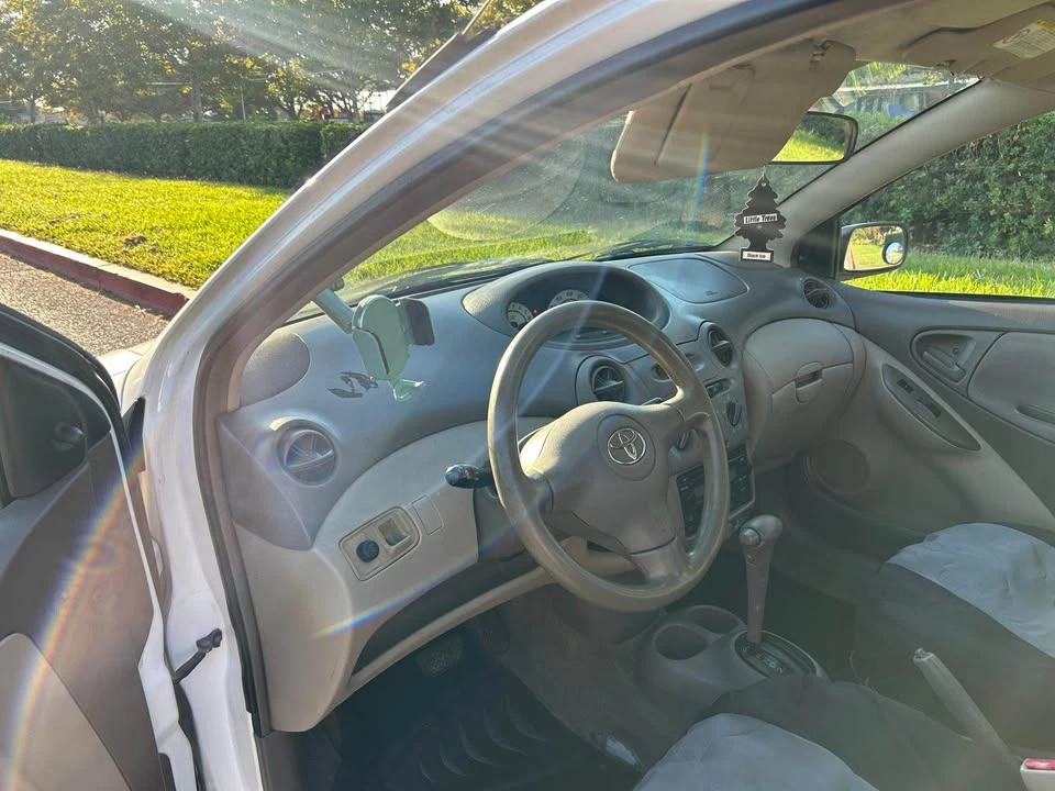 2005 Toyota Echo - Image 9 of 12