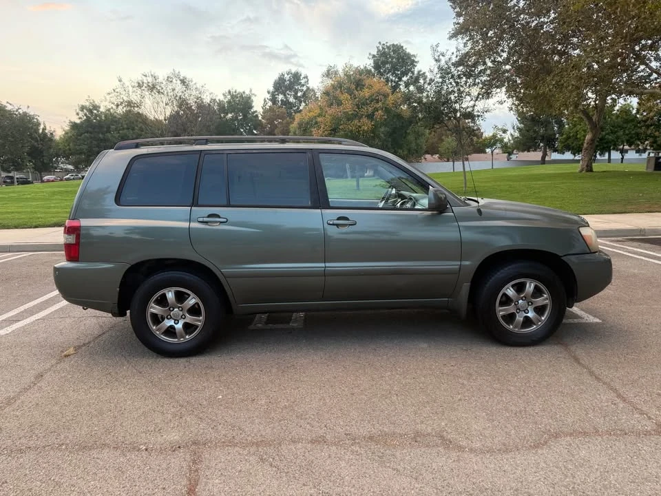 2005 Toyota Highlander - Image 2 of 10