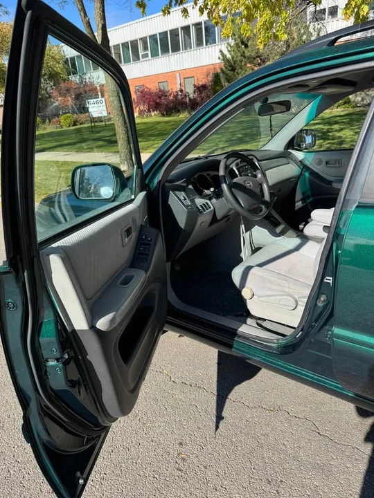 2005 Toyota Highlander - Image 10 of 20