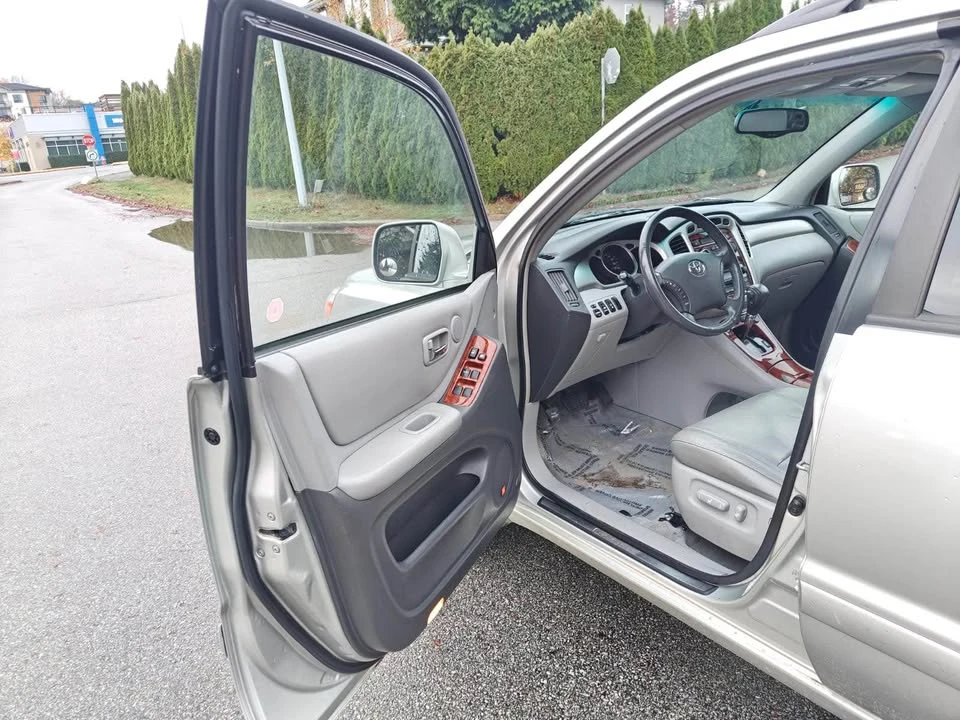 2005 Toyota Highlander - Image 10 of 19