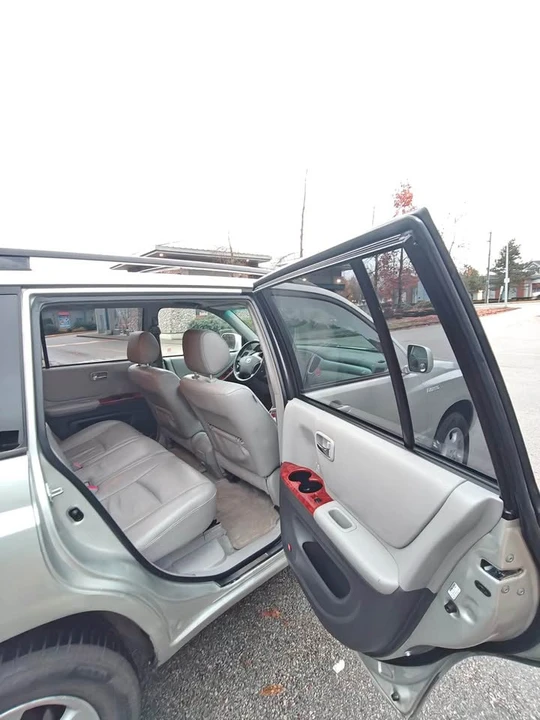 2005 Toyota Highlander - Image 13 of 19